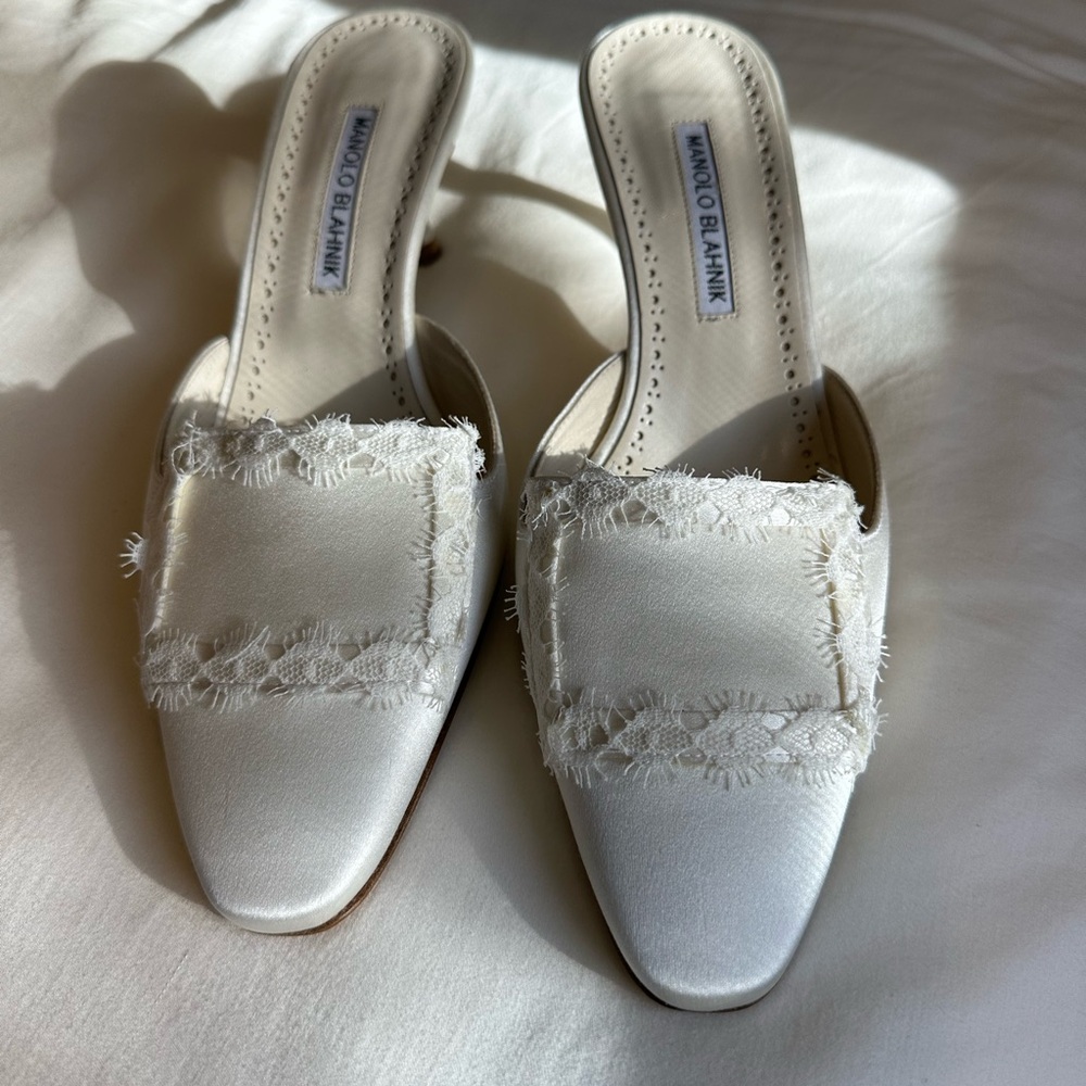 Manolo Blahnik White Heels with Leather Sole